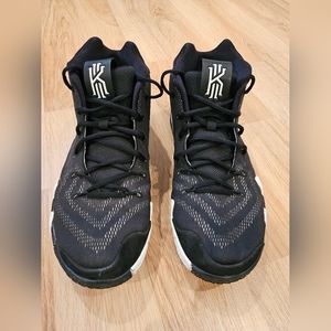 Size 12 - Nike Kyrie 4 basketball shoes - black/white color